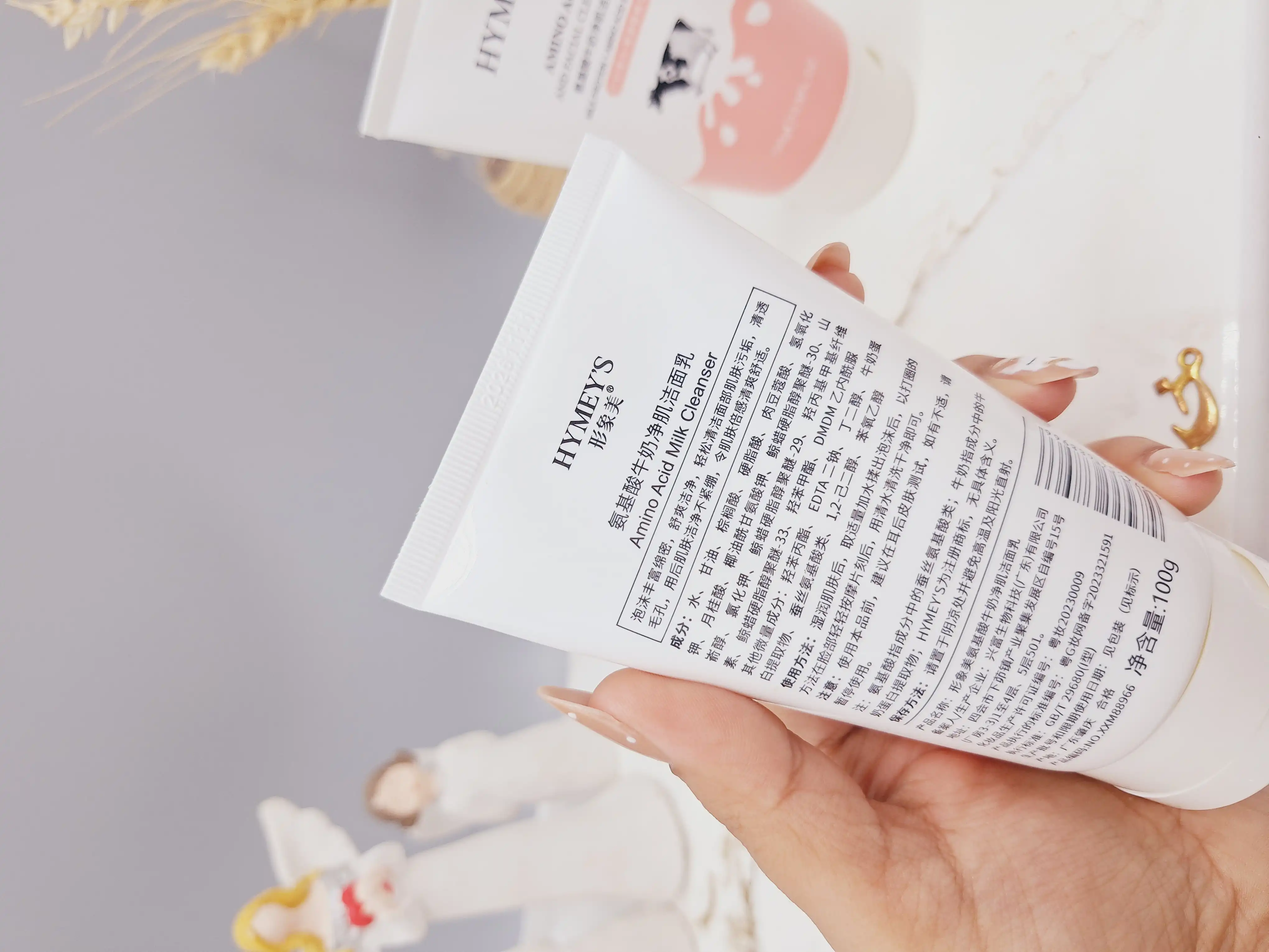 فوم شستشو صورت با عصاره شیر گاو HYMEYS کد XXM88966