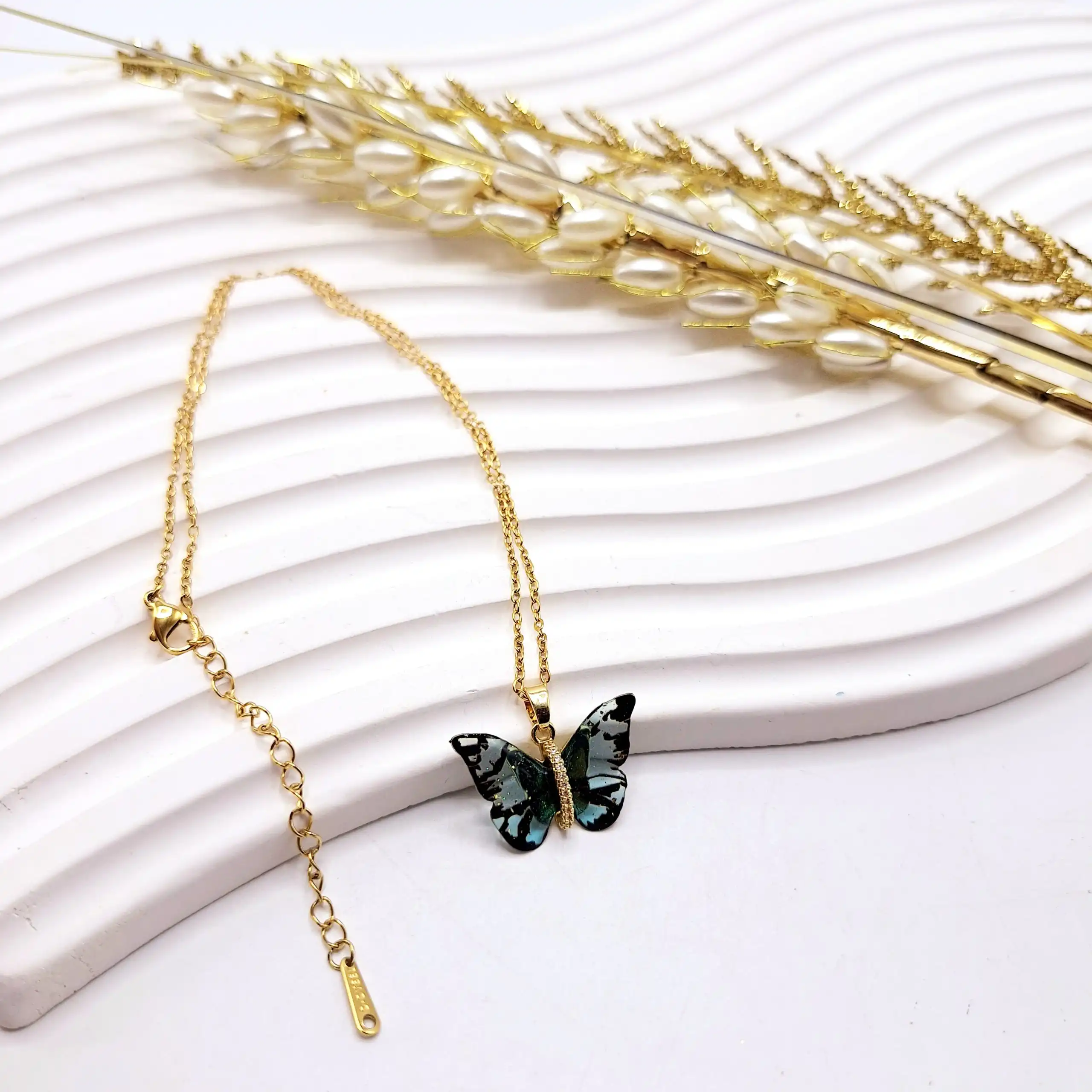 گردنبند زنانه طرح پروانه شیشه ای رنگ سبز استیل