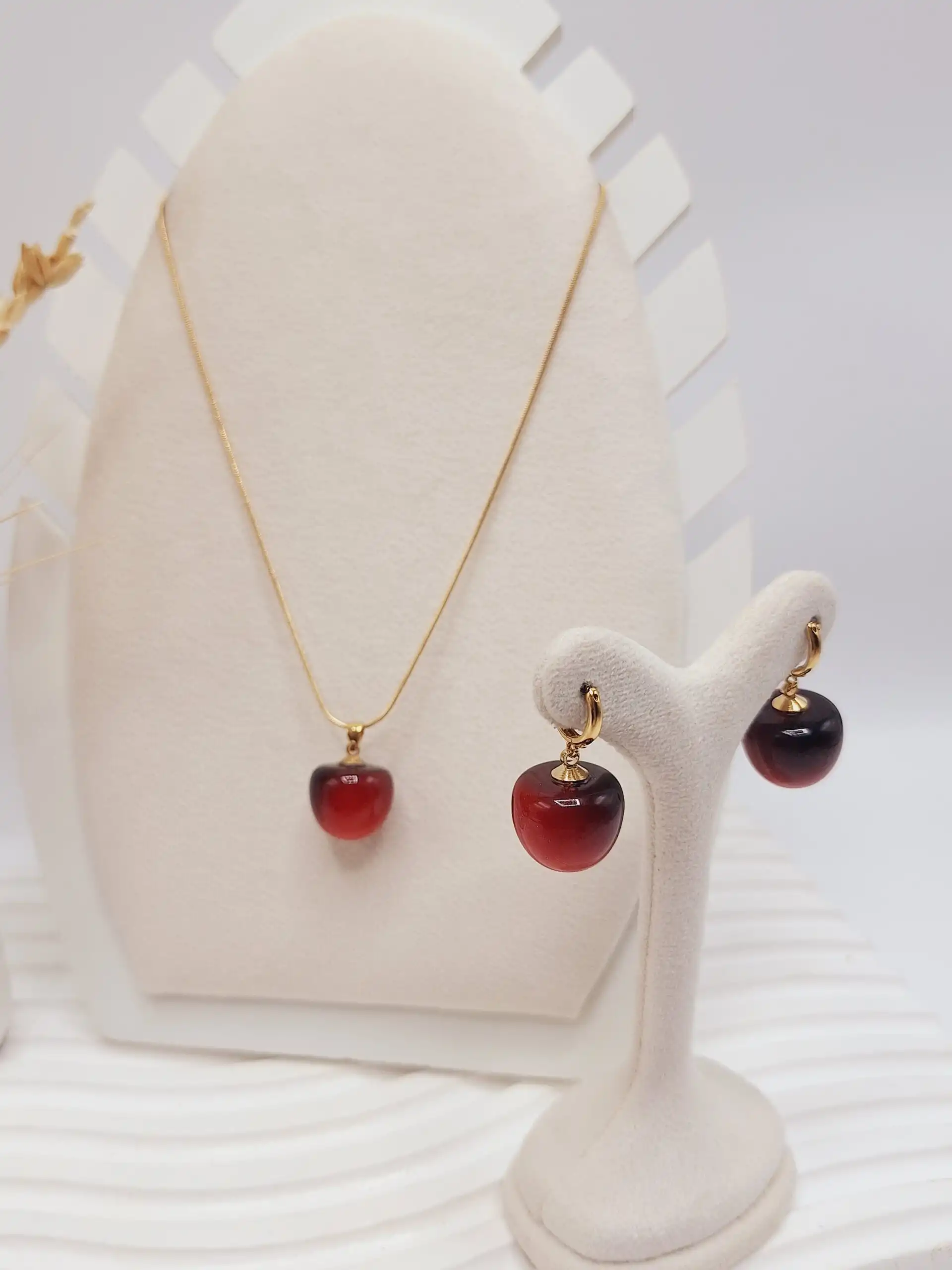 ست گوشواره و گردنبند طرح گیلاسی