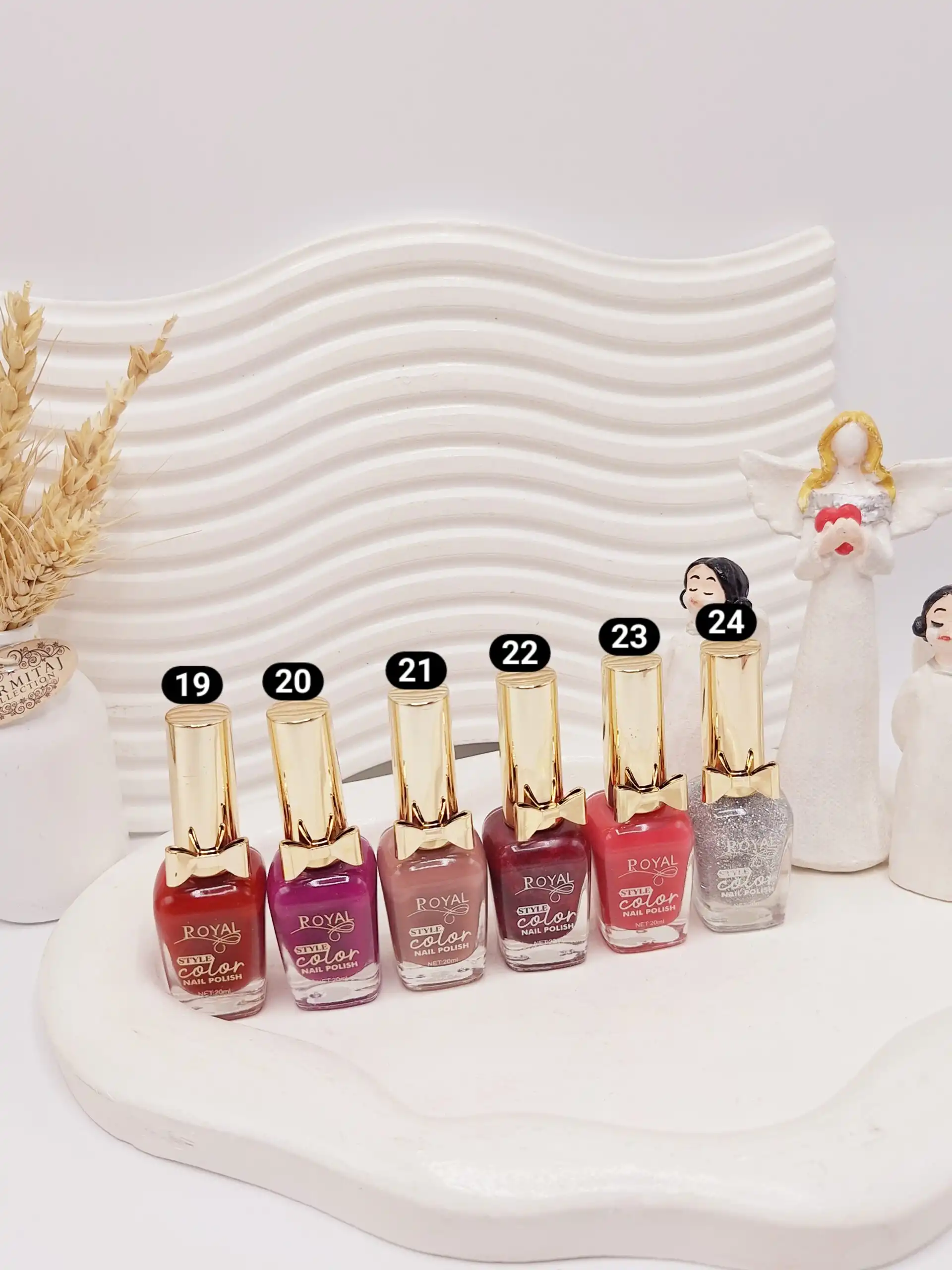 لاک ناخن زیبا ROYAL مدل پاپیون کد 0370