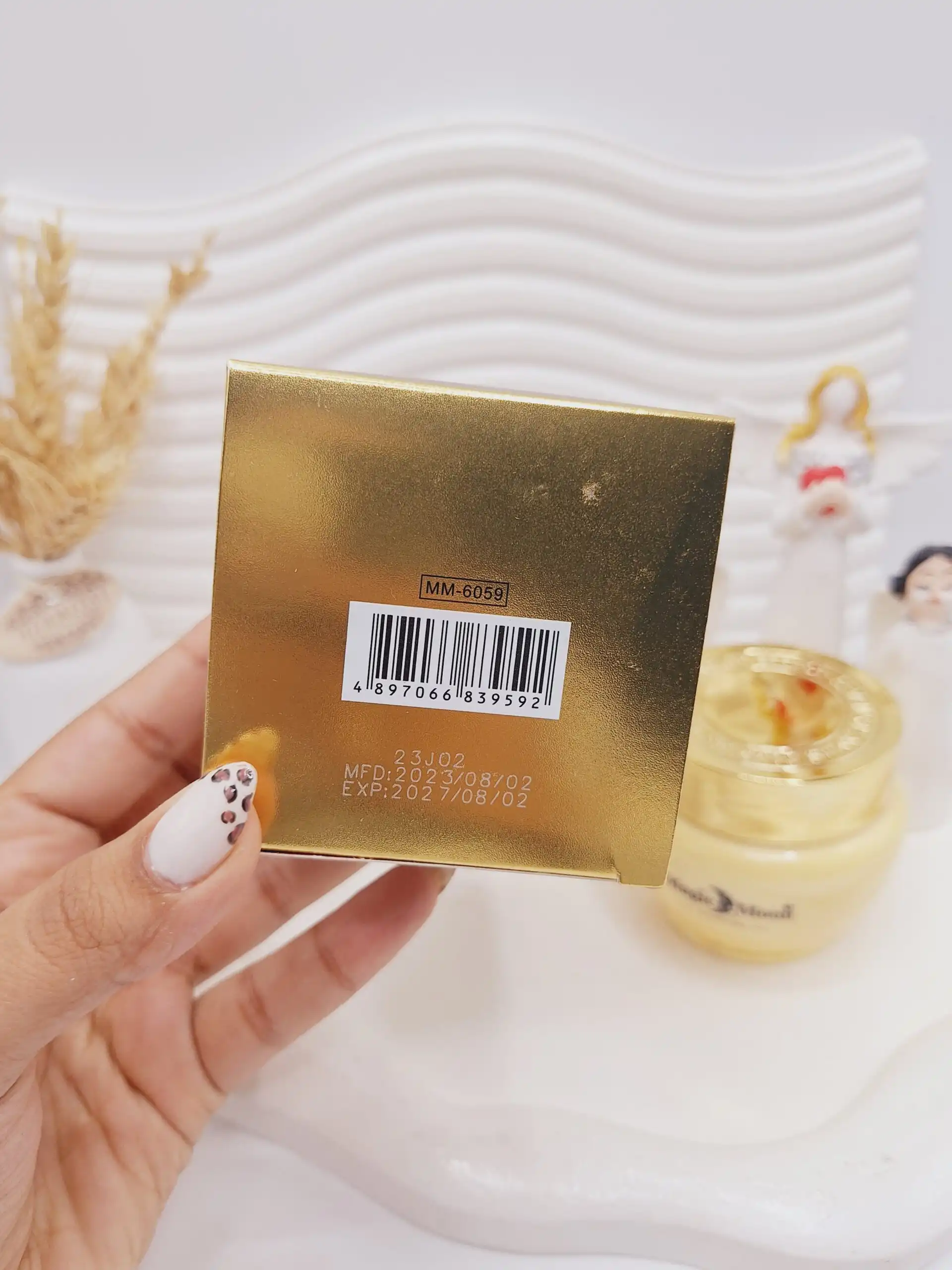 کرم سفید کننده تخصصی پوست صورت و بدن ماه جادویی Magic Moon کد 9592