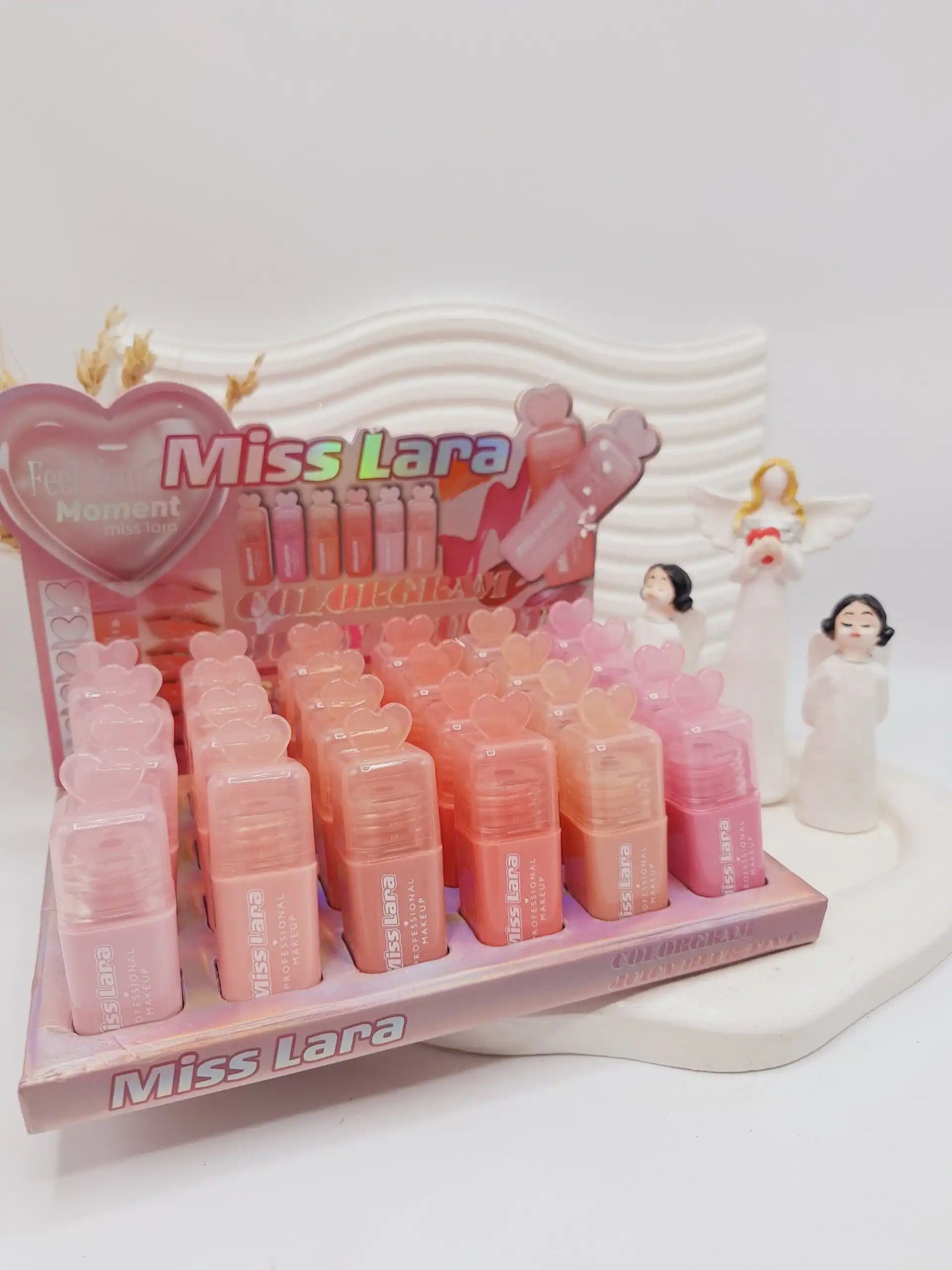 لیپ گلاس خیس قلبی برند Miss Lara کد 323