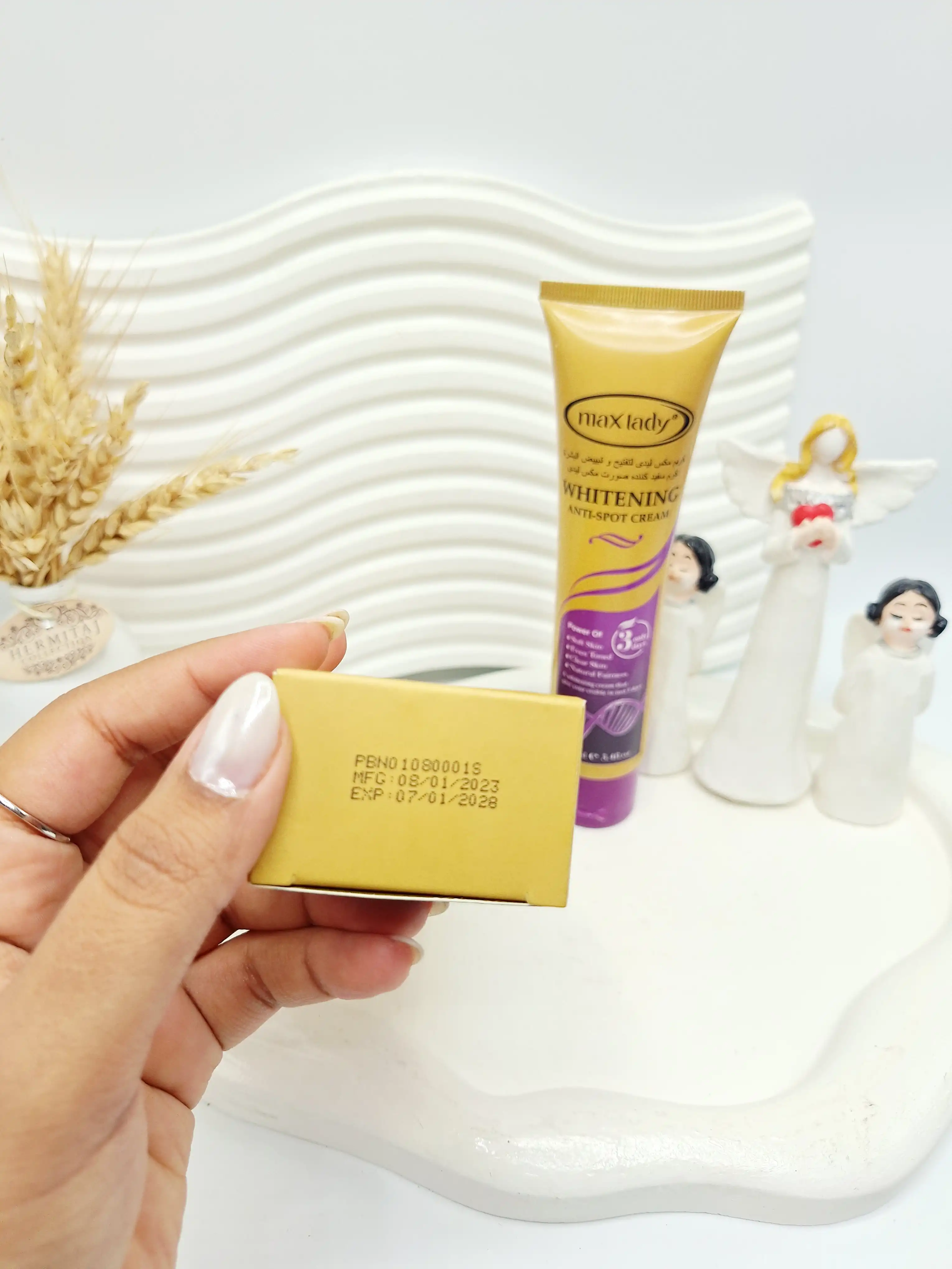 کرم سفید کننده و ضد لک صورت مکس لیدی کد 0560