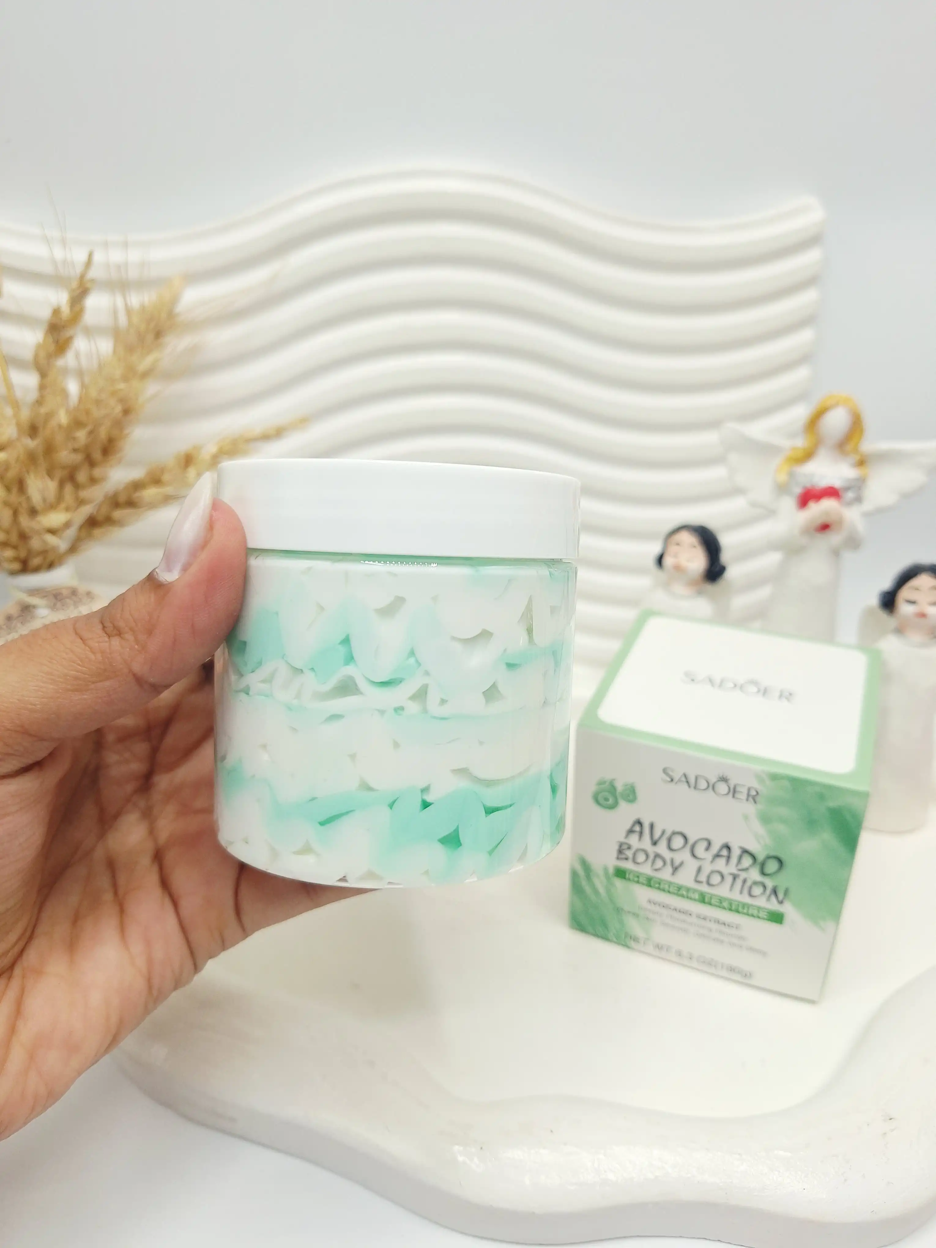 لوسیون بدن بستنی آووکادو سفید کننده و روشن کننده بدن برند سادور کد 9901