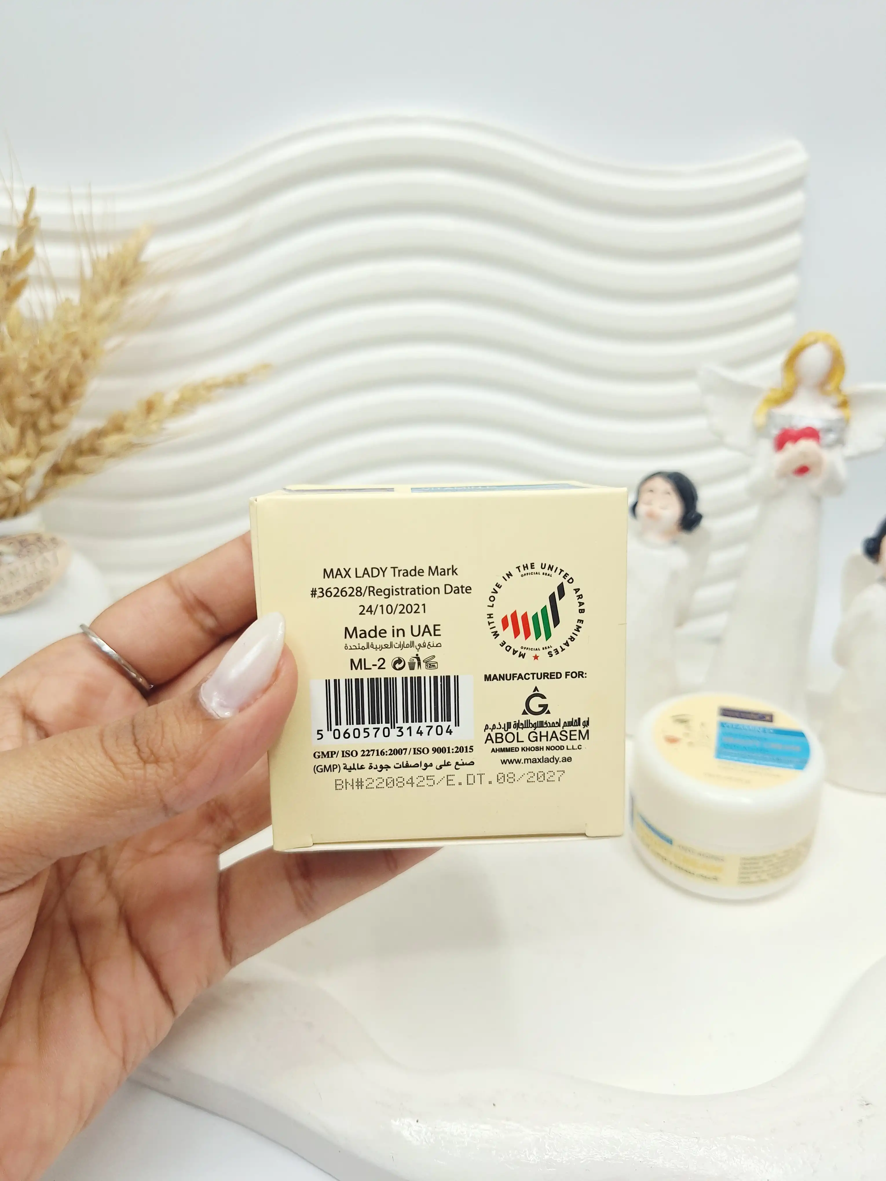 کرم ضد پیری و سفید کننده صورت برند مکس لیدی کد 4704