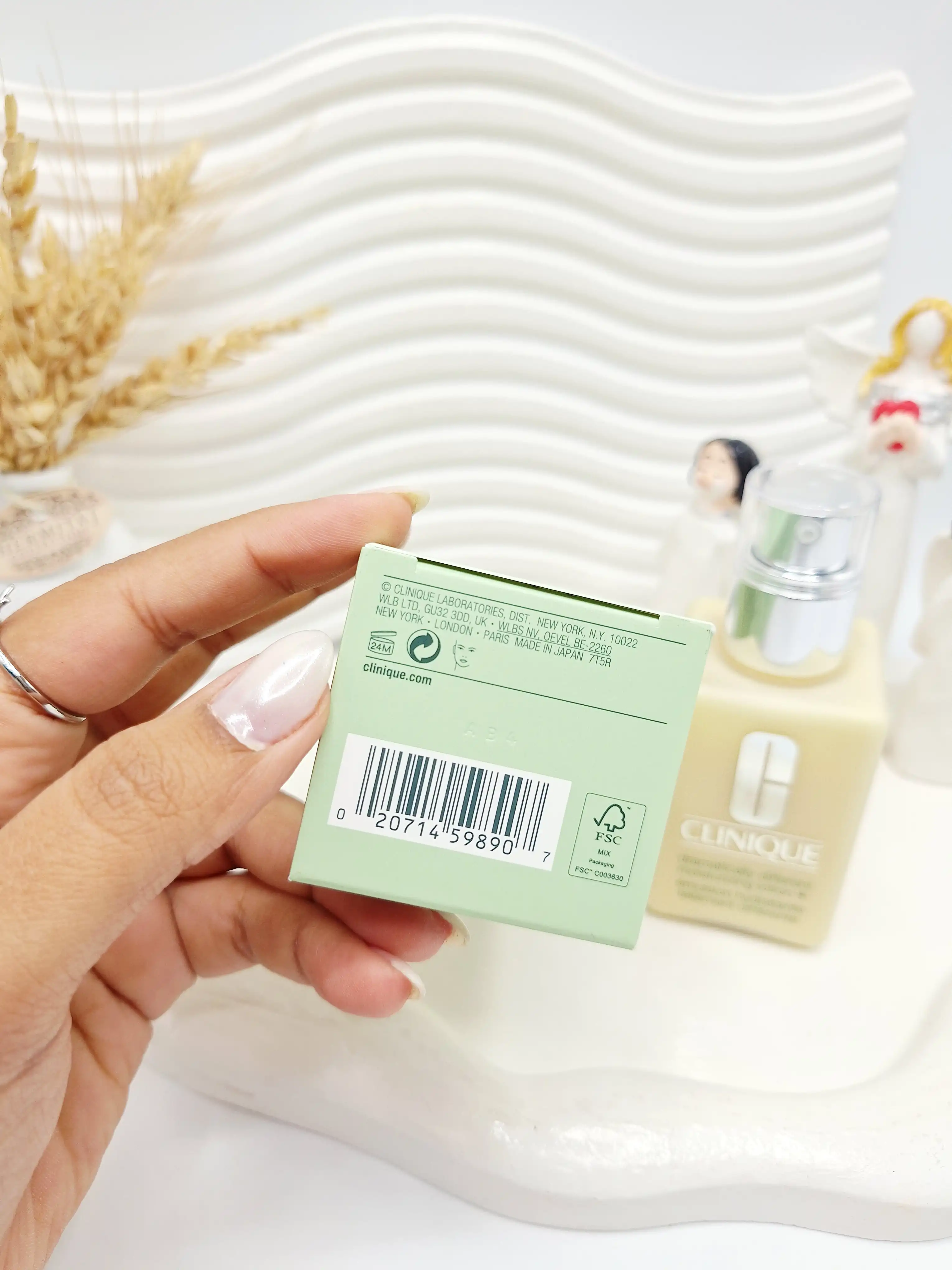 کرم مرطوب کننده کلینیک دراماتیک دیفرنت پلاس اورجینال اصل قوطی سبز پمپی کد 9890