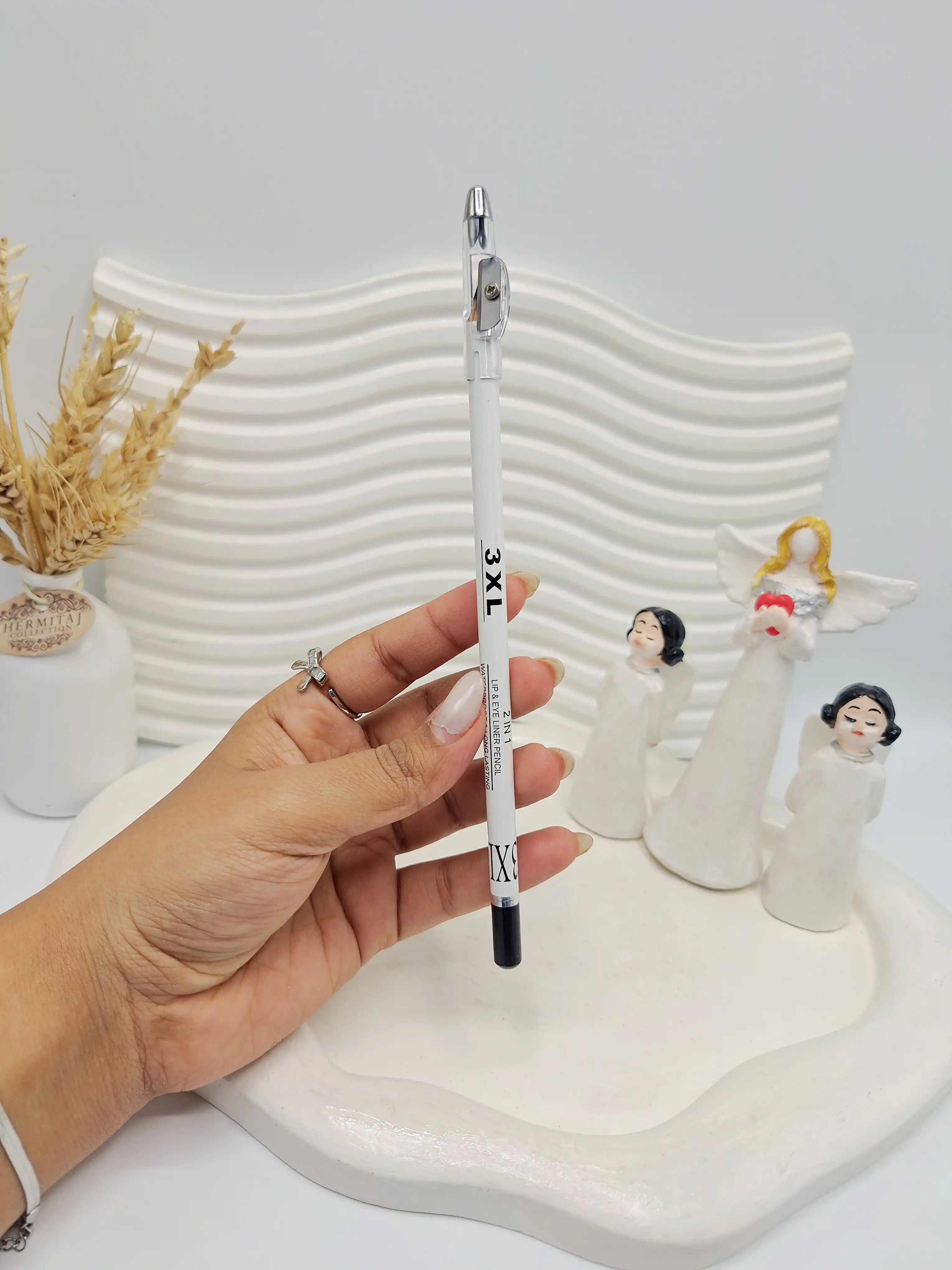 مداد چشم رنگ مشکی تراش دار برند 3XL کد 0212