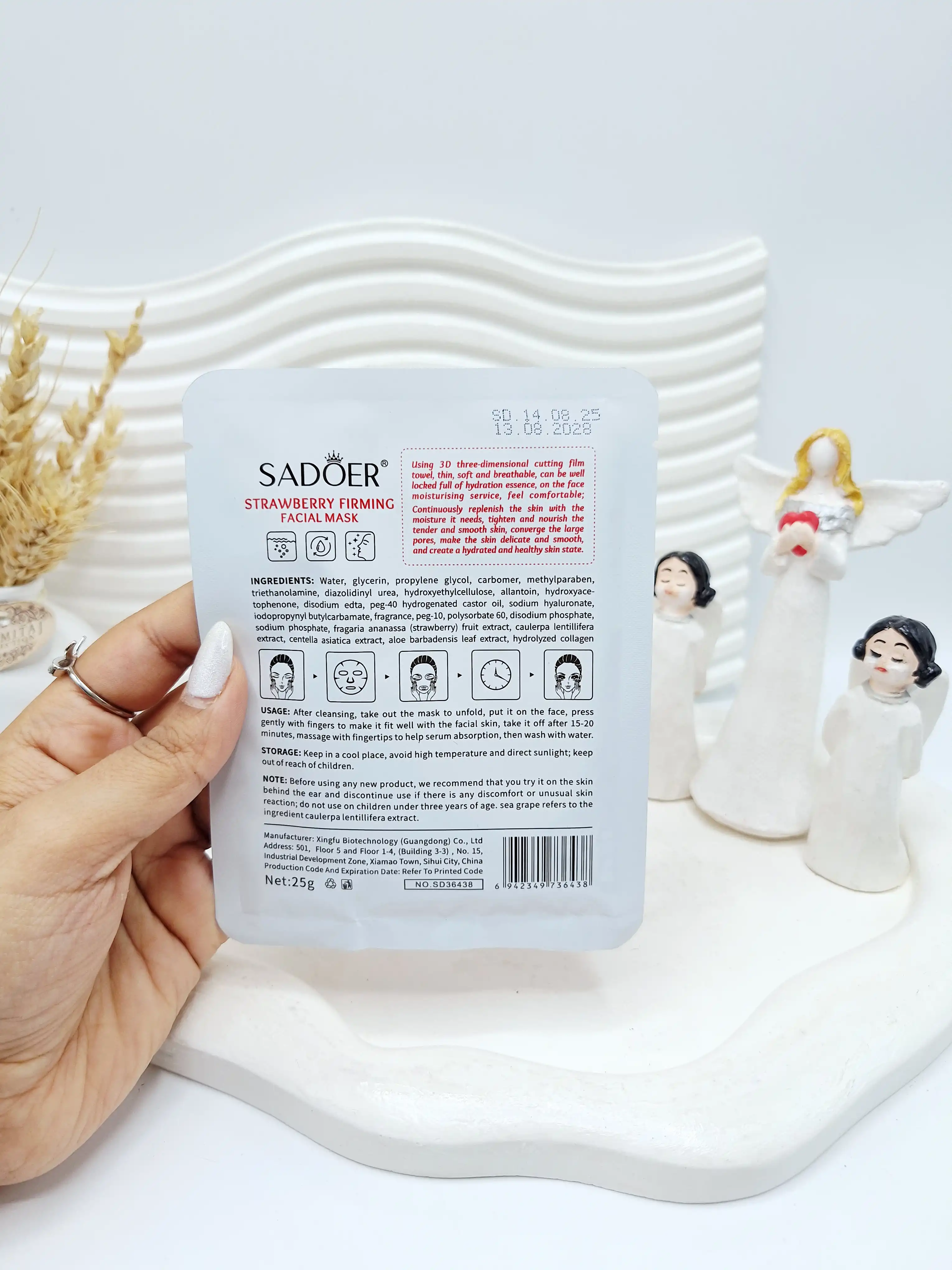 ماسک ورقه ای آبرسان رایحه توت فرنگی طرح دختر برند SADOER کد 6438